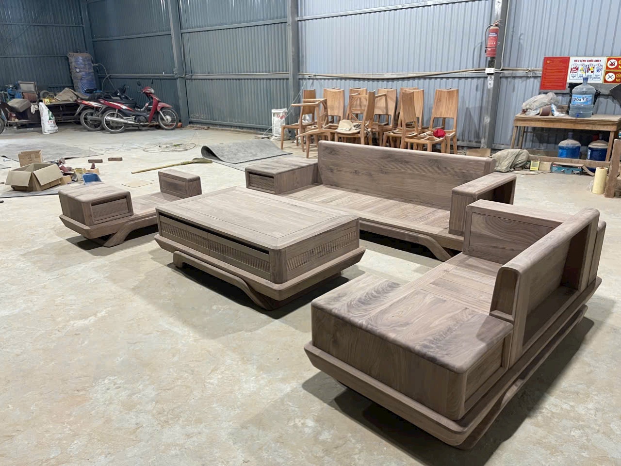 sofa gỗ óc chó 2024 new